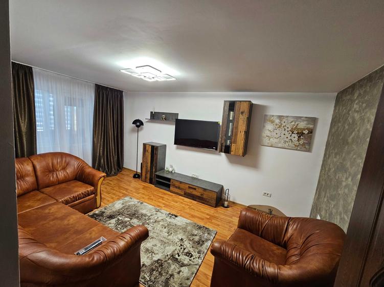 Apartament cu 3 camere decomandat în Ultracentral