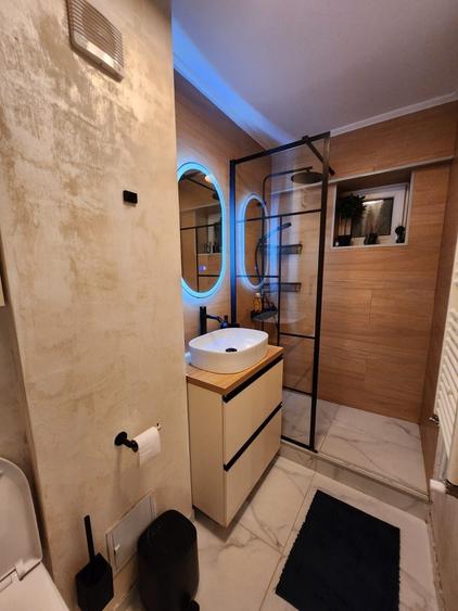 Apartament cu 3 camere decomandat în Noua