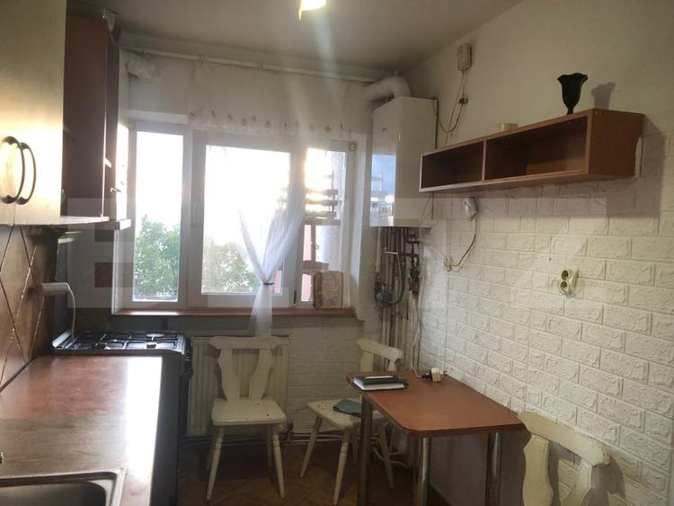 Apartament cu 3 camere decomandat, mobilat în Micro 15