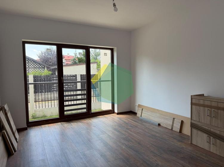 Apartament cu 4 camere semidecomandat, mobilat în Odăile