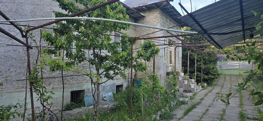 Casă cu 4 camere în Sărata