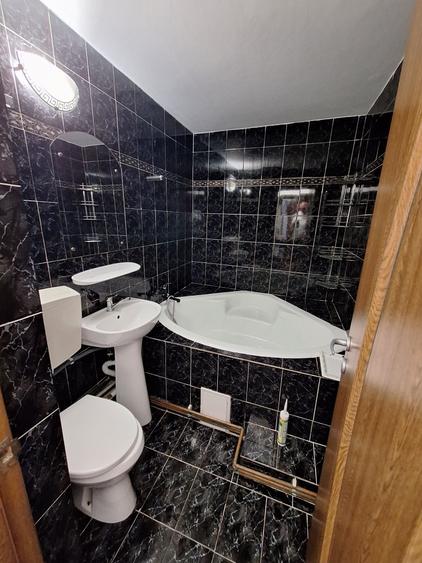 Apartament cu 3 camere decomandat în Nicolina