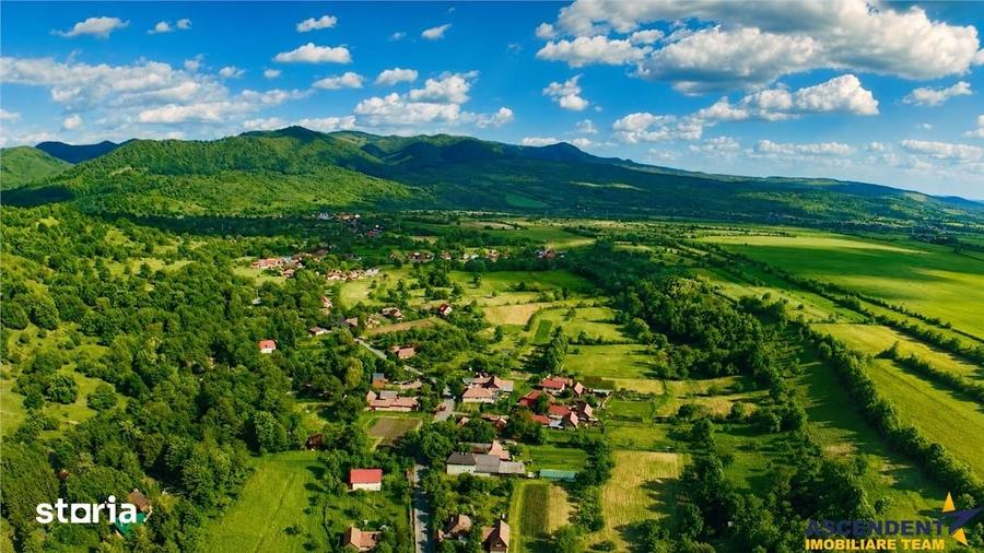 Casă cu 6 camere cu Teren 3269 Mp în Deda