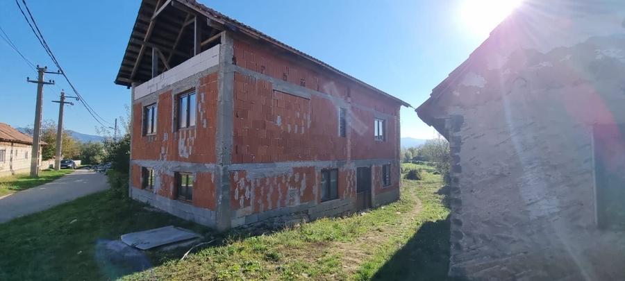 Casă cu 4 camere în Ghighișeni