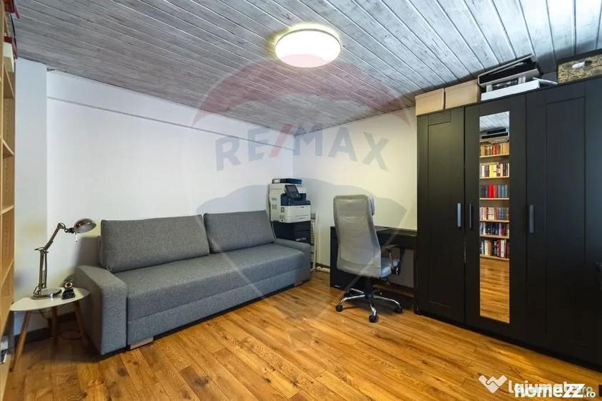Apartament cu 3 camere nedecomandat în Schei