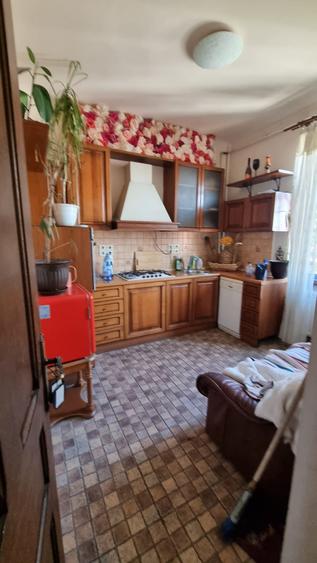 Apartament cu 5 camere semidecomandat în Unirii