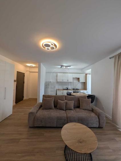 Apartament cu 2 camere semidecomandat în Florești