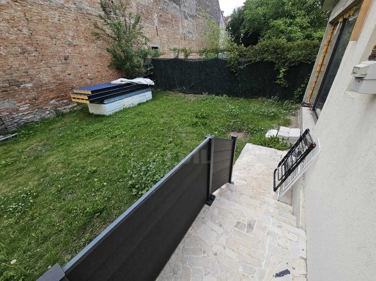 Apartament cu 4 camere decomandat în Central