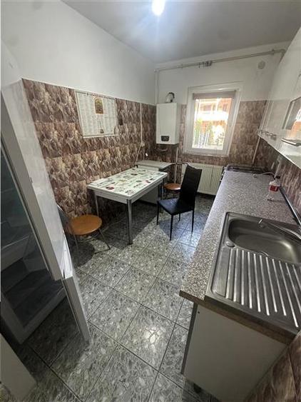 Apartament cu 3 camere decomandat, mobilat în Lipovei