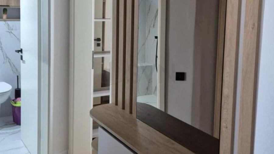 Apartament cu 3 camere semidecomandat, mobilat în Obor