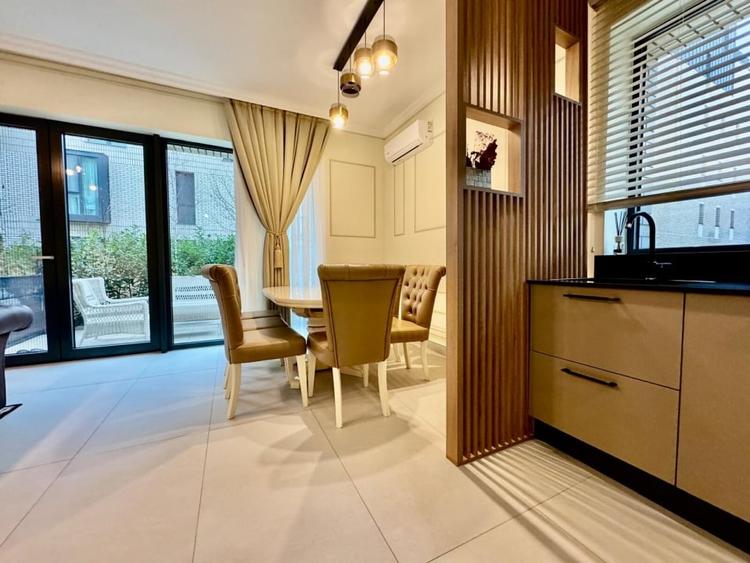 Apartament cu 3 camere semidecomandat, mobilat în Pipera