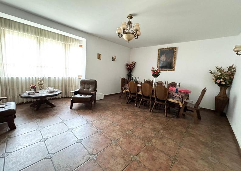 Casă cu 5 camere cu Teren 369 Mp în Colentina