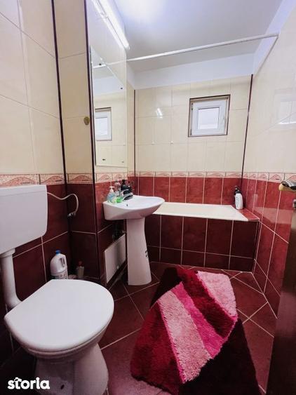 Apartament cu 2 camere semidecomandat, mobilat în Tei
