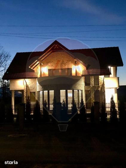 Casă cu 5 camere cu Teren 700 Mp în Central