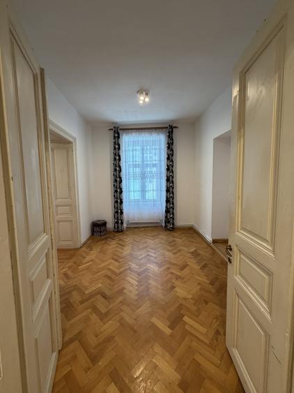 Apartament cu 2 camere, mobilat în Central