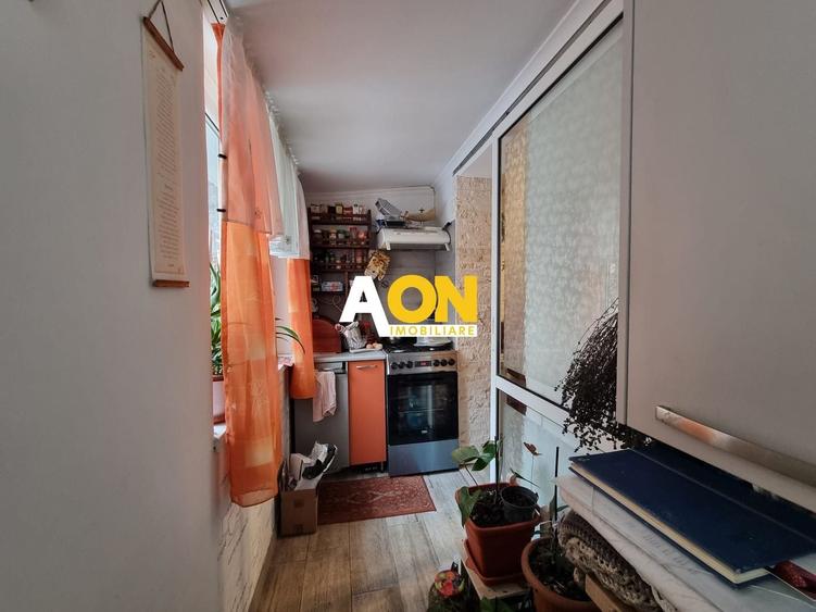 Apartament cu 2 camere semidecomandat, mobilat în Cetate
