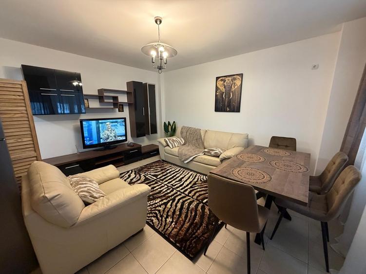 Apartament cu 2 camere decomandat, mobilat în Est