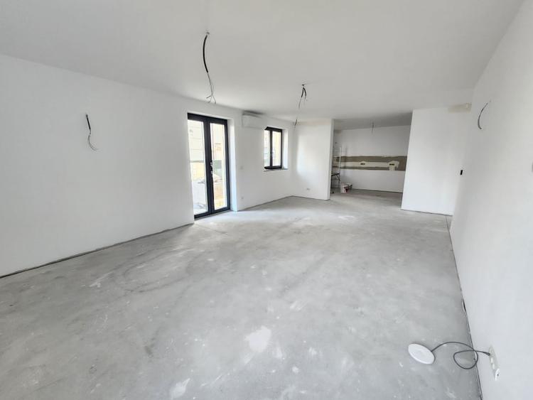 Duplex cu 4 camere cu Canalizare în Dumbrăvița