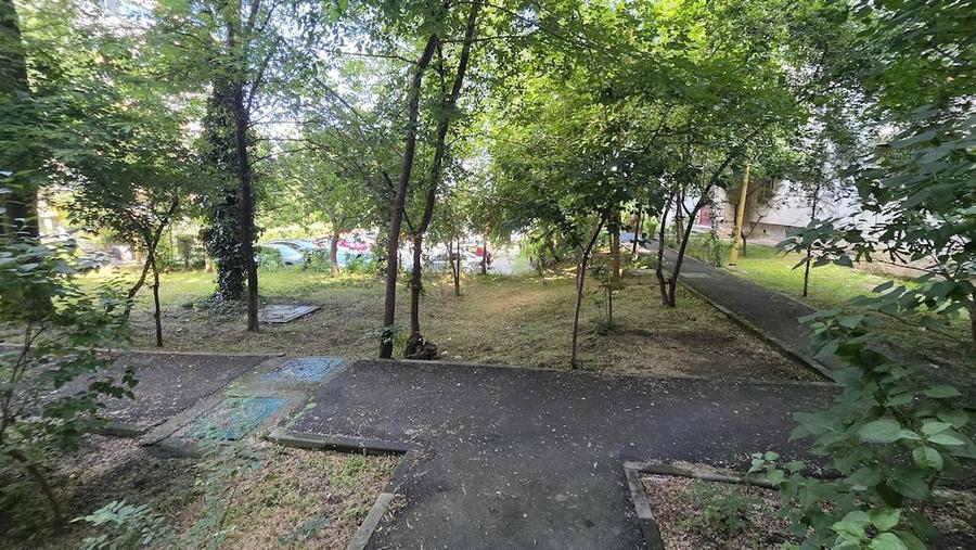 Apartament cu 2 camere decomandat în Far