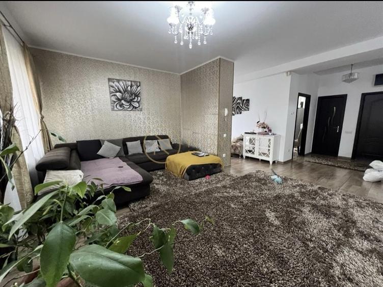 Casă cu 4 camere în Exterior Vest