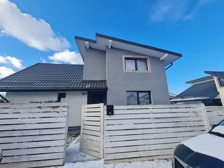 Casă cu 5 camere cu Teren 320 Mp în Tărlungeni