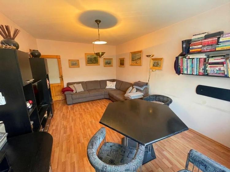 Apartament cu 3 camere decomandat în Tomești