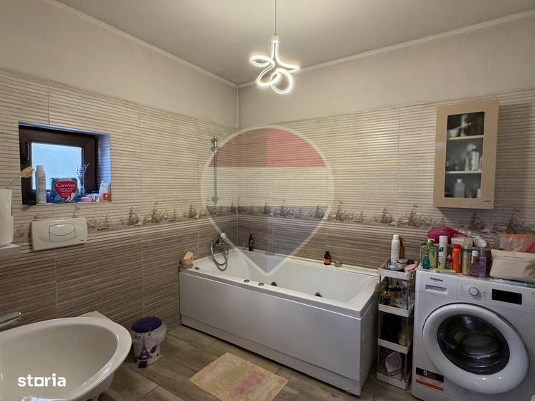 Casă cu 4 camere în Tătărăști