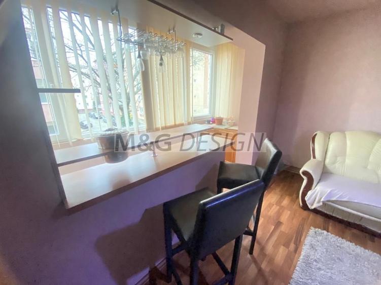 Apartament cu 4 camere decomandat în Complex Studențesc