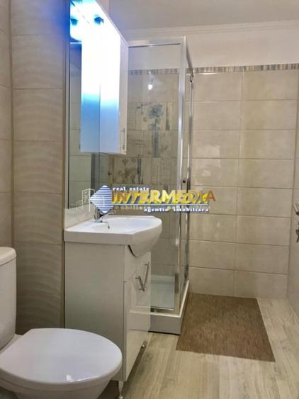 Apartament cu 2 camere decomandat, mobilat în Central