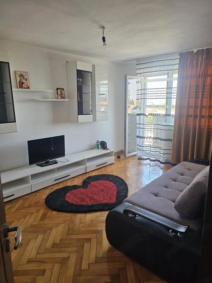 Apartament cu 3 camere decomandat în Calea București