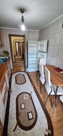 Apartament cu 3 camere decomandat în Exterior Vest