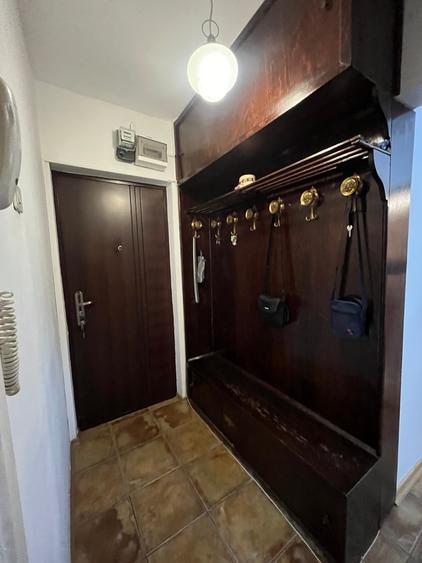 Apartament cu 3 camere decomandat în Tineretului