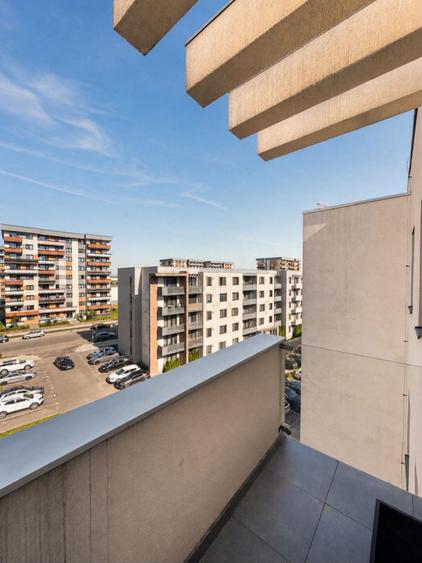 Apartament cu 3 camere decomandat în Tractorul
