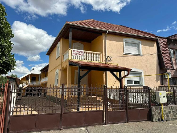 Casă cu 4 camere în Exterior Vest