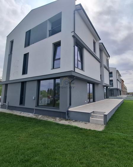 Duplex cu 5 camere cu Canalizare în Otopeni