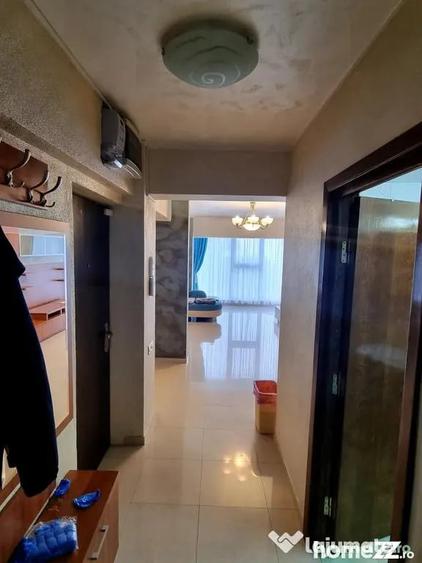 Apartament cu 3 camere decomandat în Peninsula