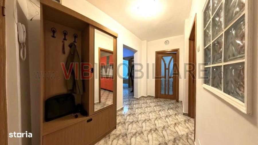 Apartament cu 3 camere decomandat în Vitan