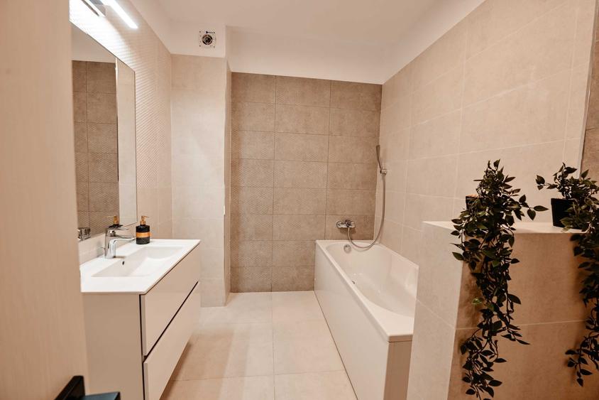 Apartament cu 2 camere decomandat în Central