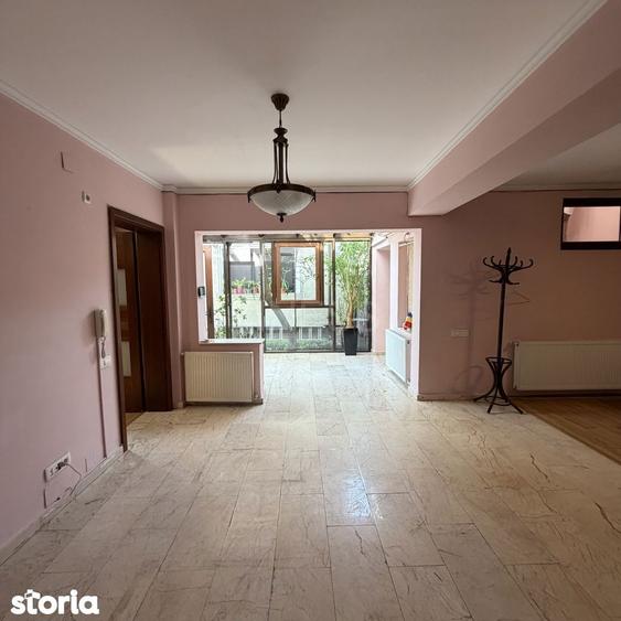 Casă cu 5 camere cu Teren 200 Mp în Centrul Civic