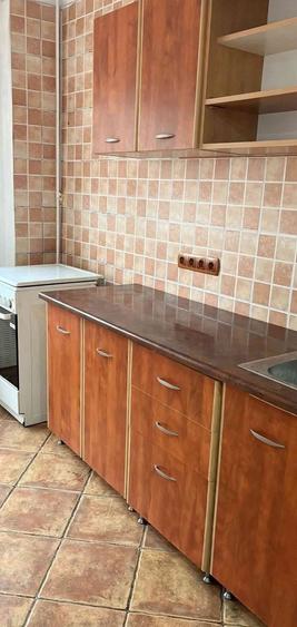 Apartament cu 4 camere semidecomandat, mobilat în Rahova