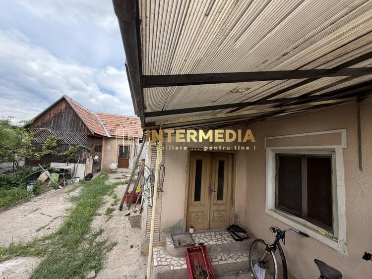 Casă individuală cu 4 camere cu Canalizare în Central