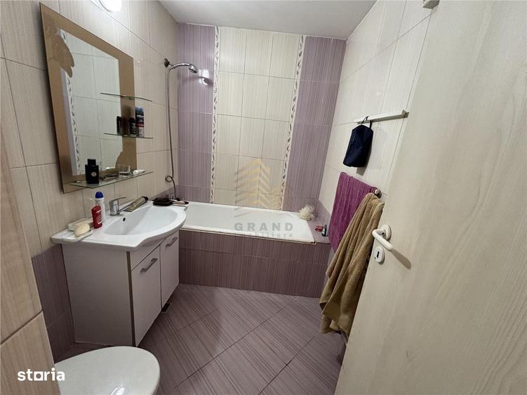 Apartament cu 3 camere decomandat în Ciupercenii Noi