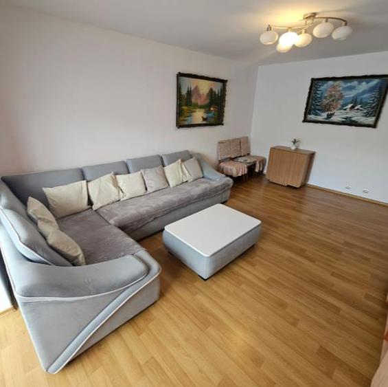 Apartament cu 3 camere decomandat în Noua