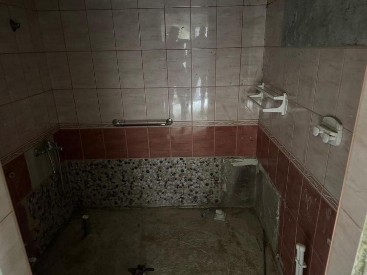 Casă individuală cu 4 camere cu Canalizare în Nord