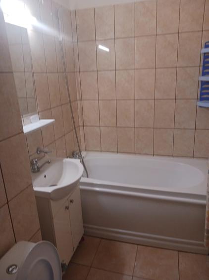 Apartament cu 2 camere semidecomandat, mobilat în Berceni