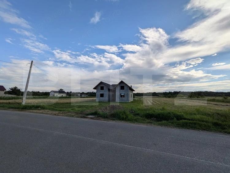 Casa Spa?ioasa la Ro?u cu 7.500 mp Teren Oportunitate Rara in Lucieni - 13