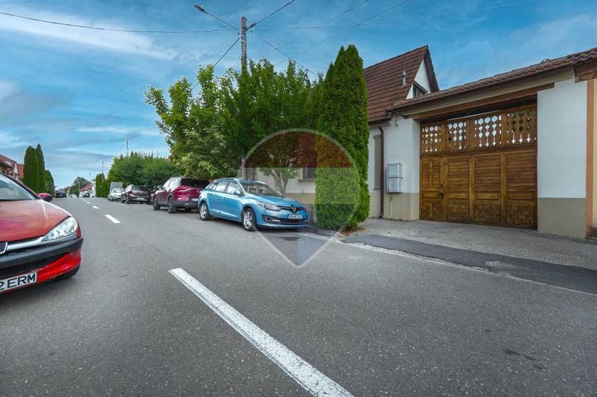 Casă cu 5 camere cu Teren 450 Mp în Cristian