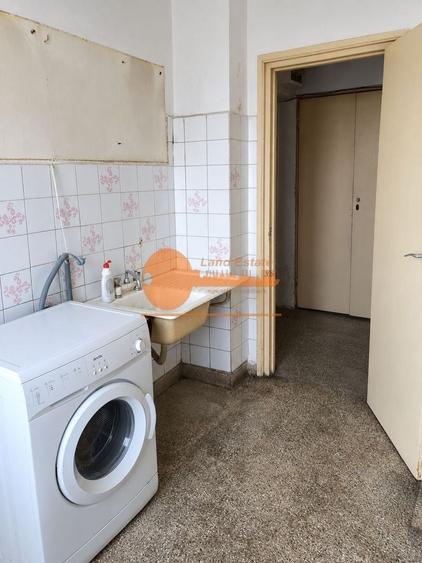 Apartament cu 3 camere semidecomandat, mobilat în Lujerului