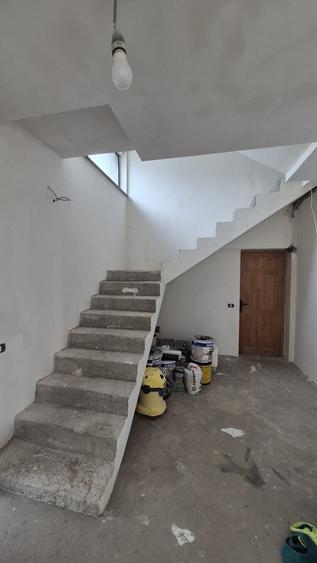 Casă individuală cu 5 camere cu Garaj în 1 Decembrie