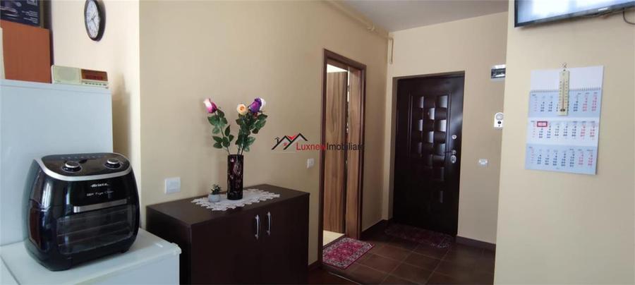 Apartament cu 3 camere semidecomandat, mobilat în Florești